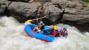Berwisata dan Berolahraga bersama Lombok Rafting