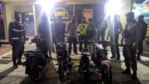 Anggota Polsek Masbagik Bubarkan Kelompok Pemuda yang Hendak Balap Liar di Jalan Raya Masbagik-Labuhan Lombok