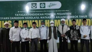 Ketua Umum PBNW Lantik Pengurus Pusat ISNW