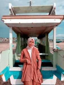 Pulau Maringkik dan Kain Tenunnya.