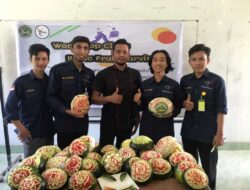 Mahasiswa Prodi Pariwisata Universitas Hamzanwadi Berlatih Fruit Crafting