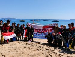Rayakan 17 Agustus, BPPD NTB dan P3LS Gelar Pengibaran Bendera di Bawah Laut