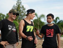 Juara WorldSSP 2021, Dominique Aegerter, Jajal Kite Surfing Pantai Selatan Lombok Timur