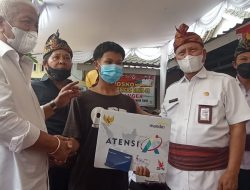 Anggota DPR RI dan Pemerintah Salurkan Bantuan Sosial ke Masyarakat di Desa Danger