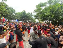 Ribuan Orang Tumpah Ruah Hadiri Acara Pembukaan Festival Bersin Puasa