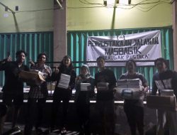 Komunitas Berugak Pustaka Masbagik Berbagi Santap Sahur