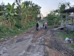 Hati Hati Jalan Penghubung Masbagik Jurit Pengadangan Rusak dan Bahaya