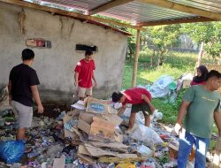 Pemuda Gubuk Baret Desa Pringgasela dan Mahasiswa KKN Tematik UNRAM Mengadakan Kegiatan Amal Sampah
