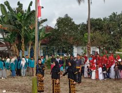 Unik. Tiang Bendera Upacara Kemerdekaan  dari Pohon Pisang dan Bambu