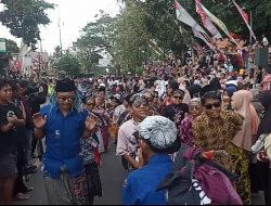 Gerak Jalan Kreasi Kembali Digelar, Warga Masbagik Padati Ruas Jalan untuk Menonton