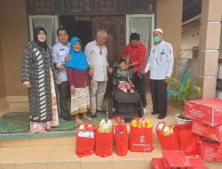 Prihatin Nasib Disabilitas, Rachmat Hidayat Bagikan Ratusan Kursi Roda