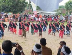 Tampilkan Tarian Rudat Kolosal, Pagelaran Budaya 2 Desa Aik Dewa Hipnotis Pengunjung
