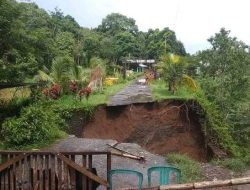 Jembatan Ulem-ulem akhirnya Jebol Tergerus Longsor, Dikhawatirkan 6 Dusun di Bawahnya Terdampak