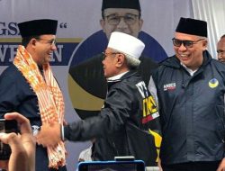 Resmi Bergabung! Dihadapan Anies, TGH. Padil Tahir Disematkan Jaket Partai NasDem