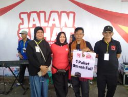 Menangkan Hadiah Umroh Jalan sehat HUT ke-2 Massmedia, Izzudin Aspari Lakukan Sujud Syukur