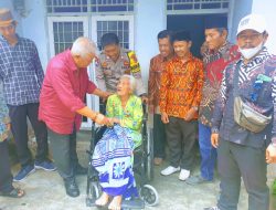 Para Janda Tua dan Manula Lumpuh di Desa Bagik Papan Lombok Timur Disumbang Kursi Roda oleh Rachmat Hidayat