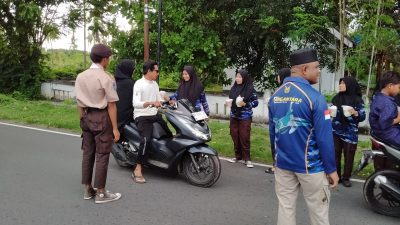 TNI AU, MRI Lotim dan Saka Dirgantara Berbagi Takjil dan Santunan untuk Yatim Piatu