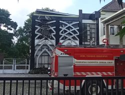Akibat korsleting listrik, Gedung Inspektorat Lotim Terbakar