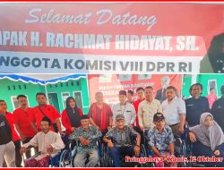 Reses, Rachmat Hidayat Sumbang Puluhan Kursi Roda untuk Masyarakat Lombok Timur