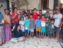 Berbagi Kebahagiaan dengan Belasan Anak Yatim Pulau Maringkik, DPC PDIP Lombok Timur Berikan Donasi Kemanusiaan