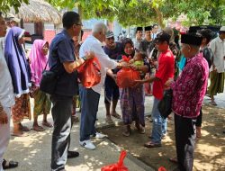 Di Sela-sela Reses Ketua DPC PDIP Lombok Barat, Lalu Muhammad di desa Taman Ayu, Rachmat Hidayat Serahkan Bantuan Hibah Senilai 800 Juta