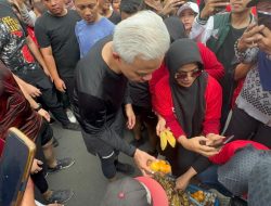 Terharu, Pedagang di CFD Mataram Diborong Capres Ganjar