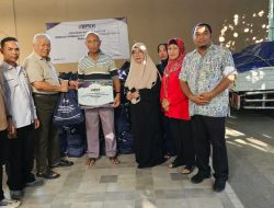 Rachmat Hidayat Berikan Bantuan Paket Sembako Premium untuk 1000 Warga Fakir Miskin Kota Mataram