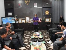 Komitmen Sukseskan Pemilu 2024, Pemkab Lotim Berikan Sarana Pendukung kepada Bawaslu Lotim