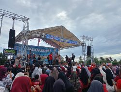 Ribuan Masyarakat Bersama Pasangan Bupati dan Wakil Bupati Terpilih Iron-Edwin Meriahkan Jalan Sehat dan Undian Salad Buah Maya Karmila