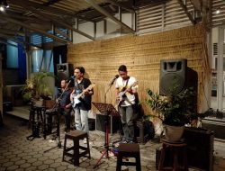 Kemeriahan Malam Pergantian Tahun di Warung AA Bandung Masbagik