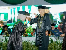 Pada Momentum Wisuda ke-10, Rektor Universitas Hamzanwadi Paparkan Berbagai Capaian Kampus