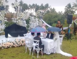 Hujan Pertama di Sapit Jadi Saksi Cinta Didik & Intan Ikat Janji Suci di Halaman Outdoor Kurni’s Cabin